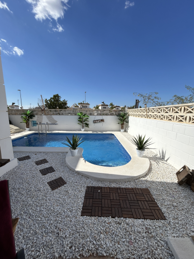 Image No.19-2 Bed Semi-Detached for sale