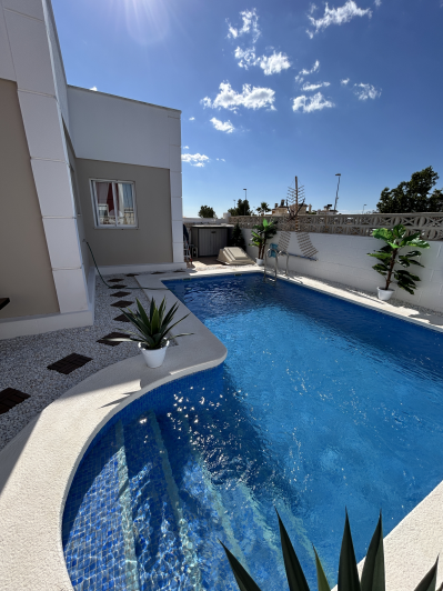 Image No.24-2 Bed Semi-Detached for sale