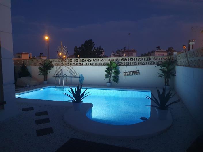Image No.33-2 Bed Semi-Detached for sale