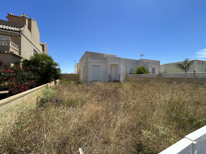 Image No.2-1 Bed Semi-Detached for sale