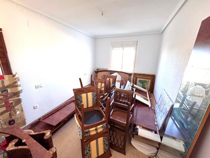 Image No.10-1 Bed Semi-Detached for sale