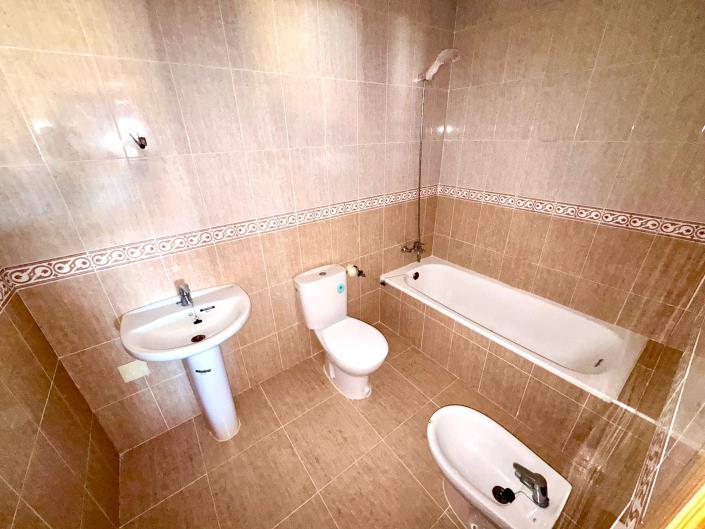Image No.13-1 Bed Semi-Detached for sale