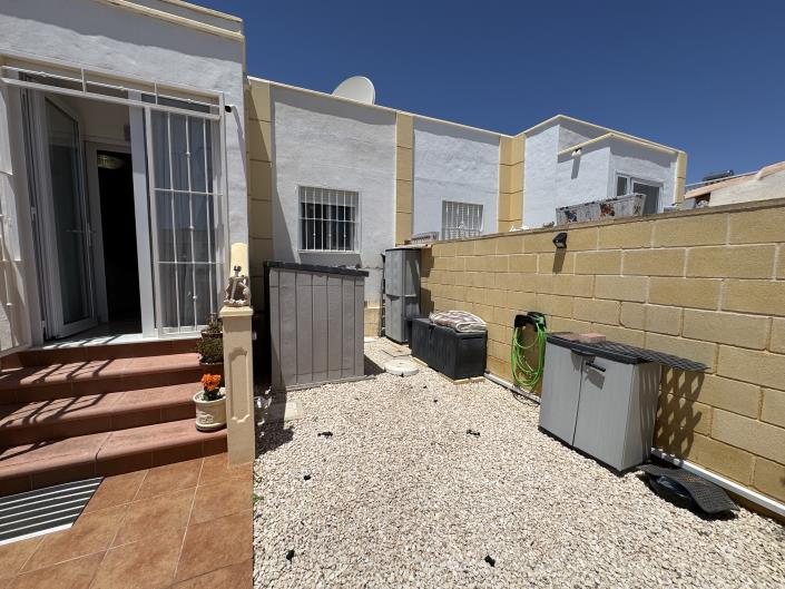 Image No.21-2 Bed Semi-Detached for sale