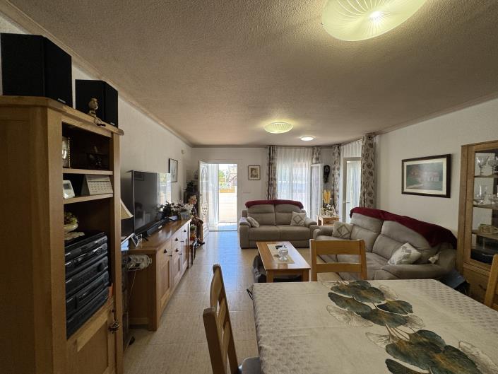 Image No.26-2 Bed Semi-Detached for sale