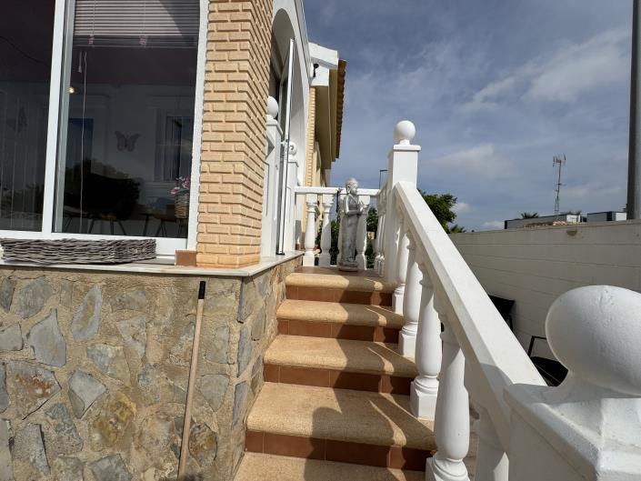 Image No.16-2 Bed Semi-Detached for sale