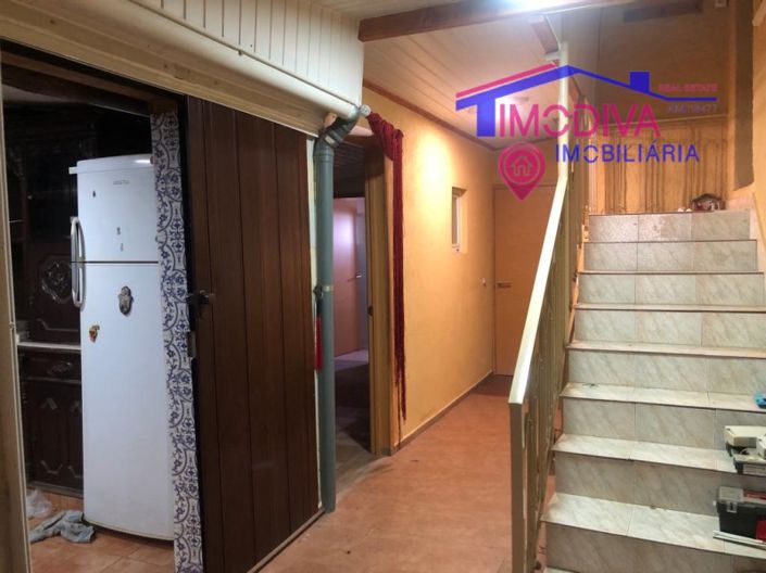 Image No.8-6 Bed House for sale