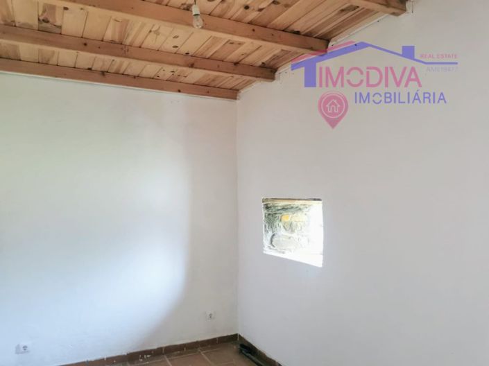 Image No.12-2 Bed Farmhouse for sale