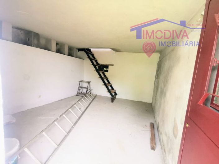 Image No.19-2 Bed Farmhouse for sale