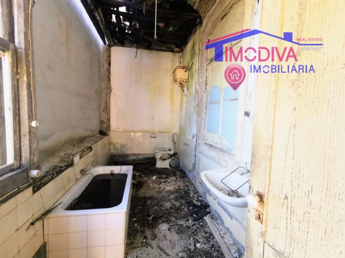 Image No.18-4 Bed House for sale