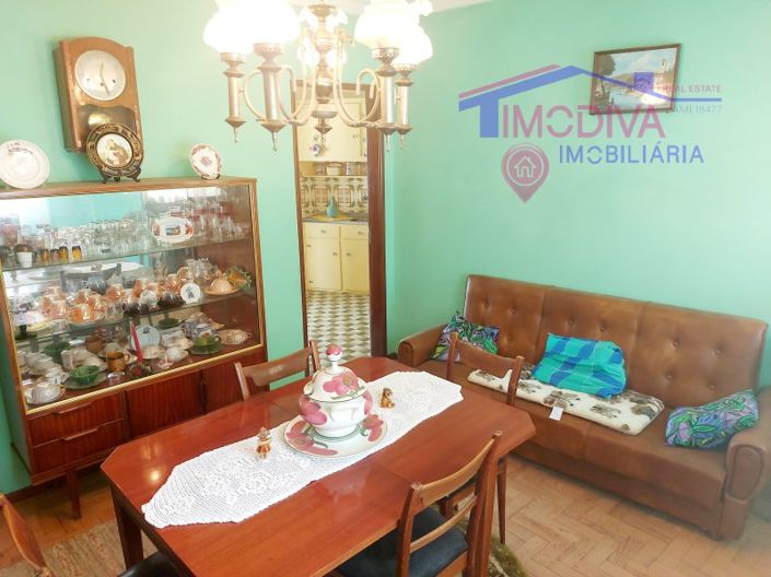 Image No.1-4 Bed House for sale