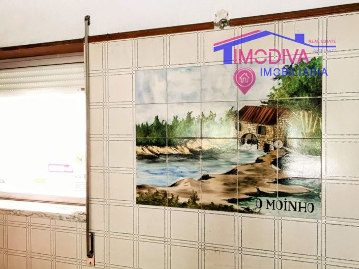 Image No.10-Bar for sale