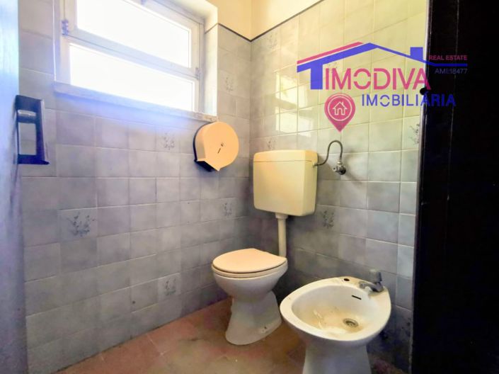 Image No.12-Bar for sale