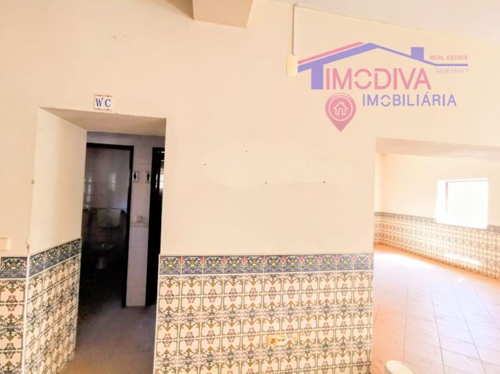 Image No.25-Bar for sale