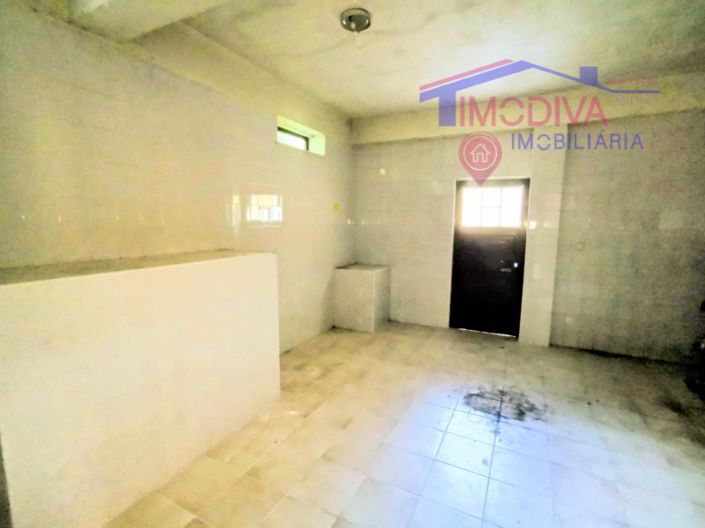 Image No.33-Bar for sale