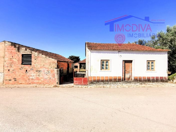Image No.1-4 Bed House for sale