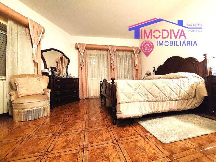 Image No.16-4 Bed House for sale