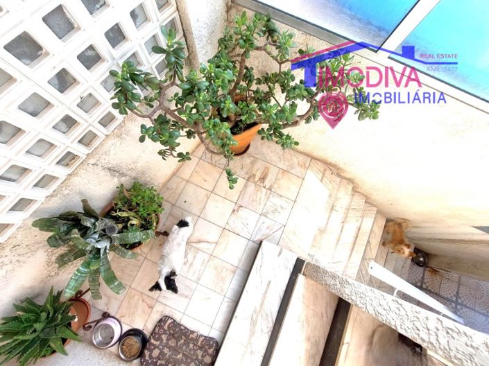 Image No.25-4 Bed House for sale