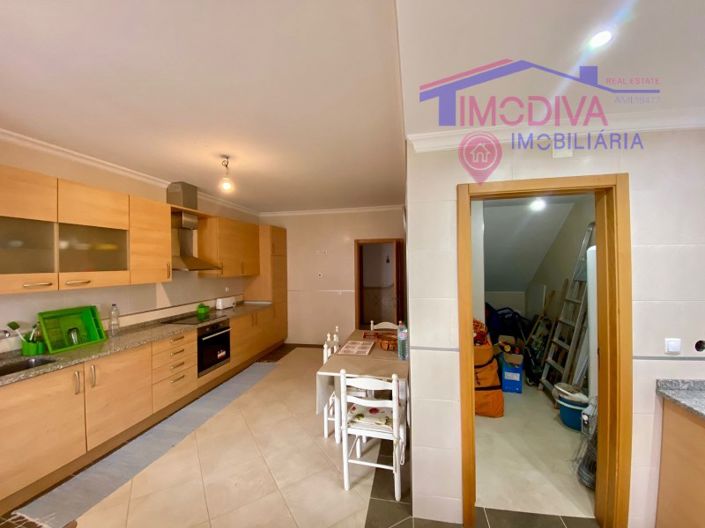 Image No.11-4 Bed Farmhouse for sale