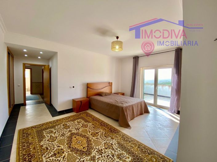 Image No.18-4 Bed Farmhouse for sale