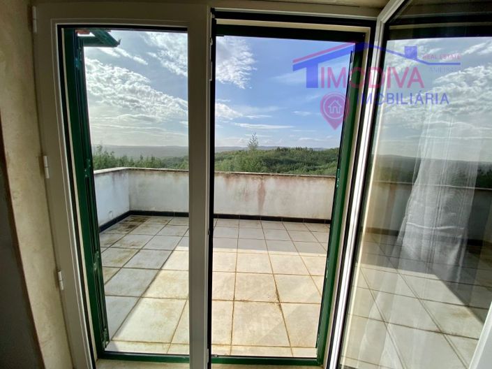 Image No.26-4 Bed Farmhouse for sale