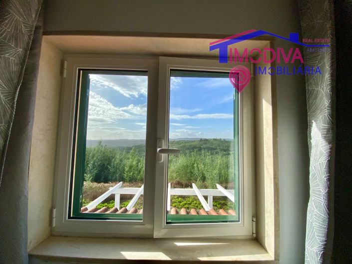 Image No.29-4 Bed Farmhouse for sale