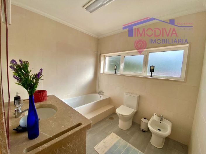 Image No.32-4 Bed Farmhouse for sale