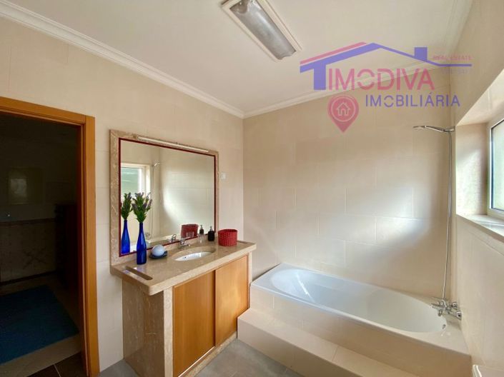 Image No.33-4 Bed Farmhouse for sale