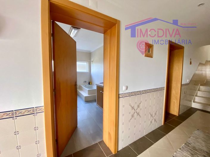 Image No.41-4 Bed Farmhouse for sale