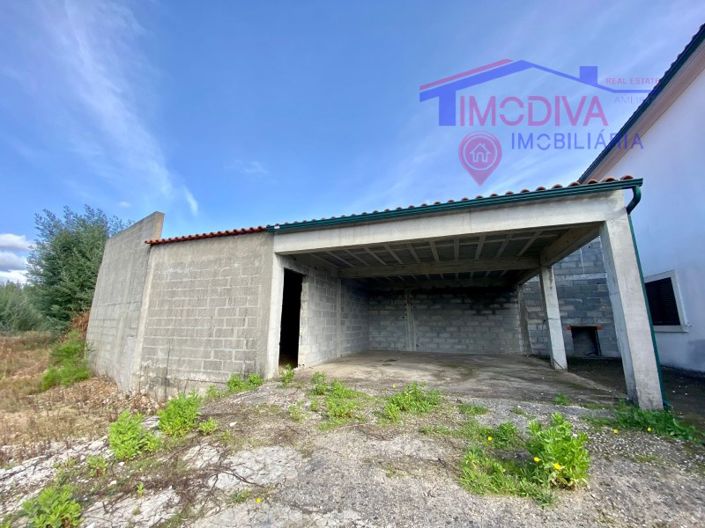 Image No.53-4 Bed Farmhouse for sale