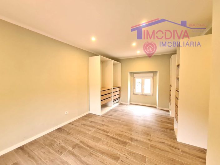 Image No.14-3 Bed House for sale