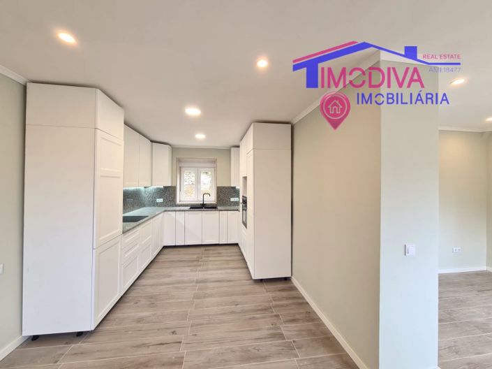 Image No.31-3 Bed House for sale