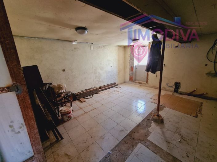Image No.18-3 Bed House for sale