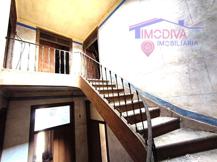 Image No.13-8 Bed Farmhouse for sale