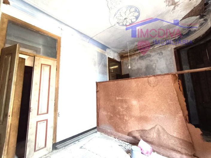 Image No.14-8 Bed Farmhouse for sale