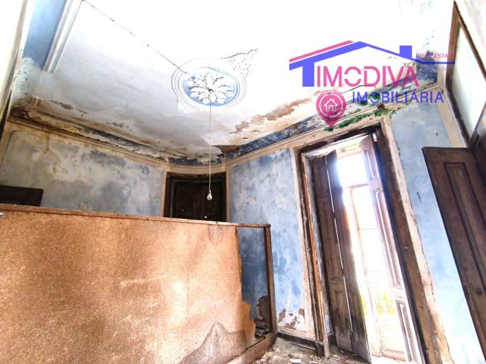 Image No.15-8 Bed Farmhouse for sale