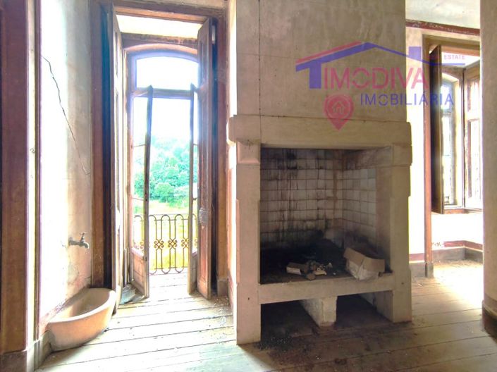 Image No.21-8 Bed Farmhouse for sale