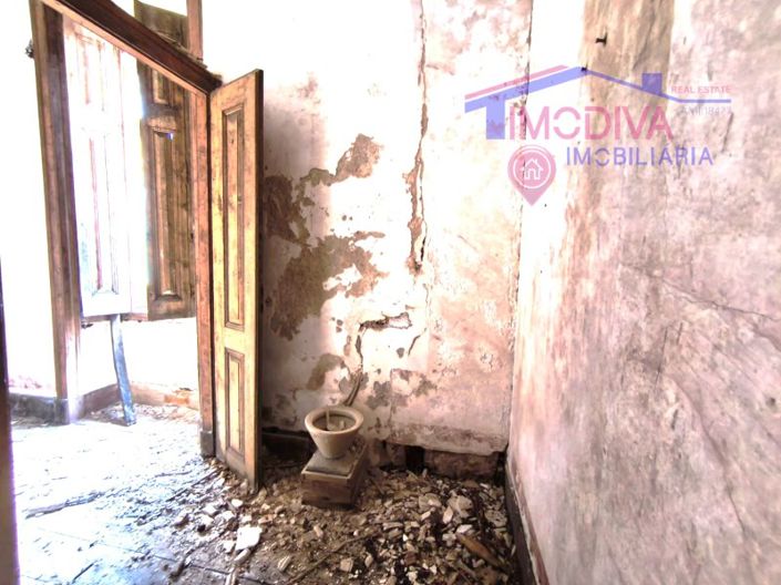 Image No.24-8 Bed Farmhouse for sale