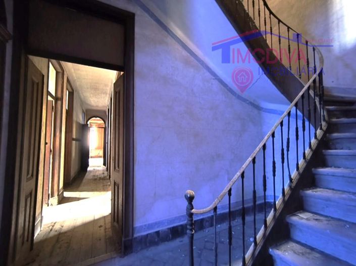 Image No.33-8 Bed Farmhouse for sale