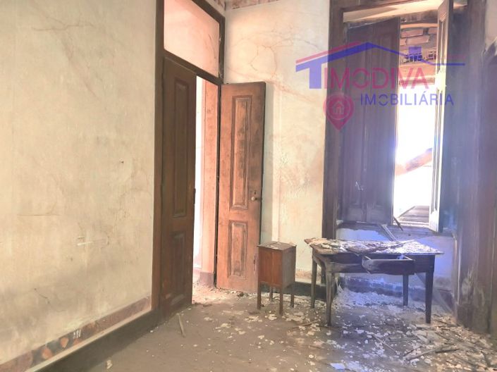 Image No.39-8 Bed Farmhouse for sale