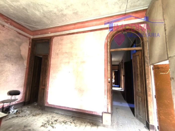 Image No.40-8 Bed Farmhouse for sale