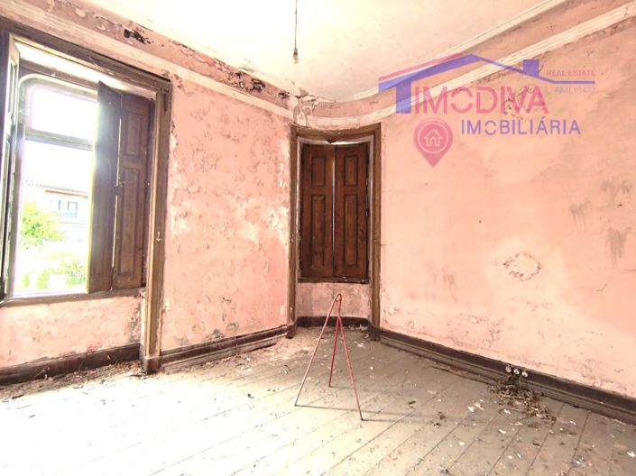 Image No.42-8 Bed Farmhouse for sale