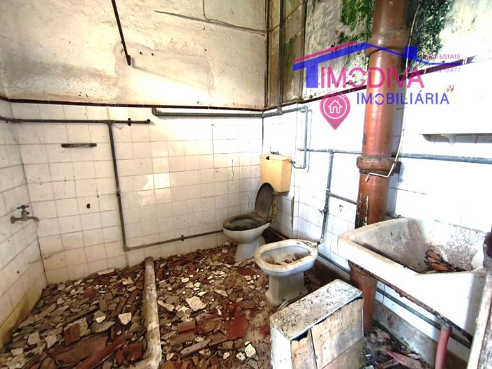 Image No.47-8 Bed Farmhouse for sale