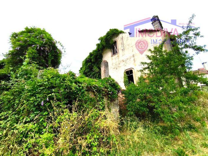 Image No.50-8 Bed Farmhouse for sale