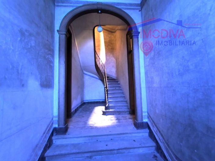 Image No.7-8 Bed Farmhouse for sale