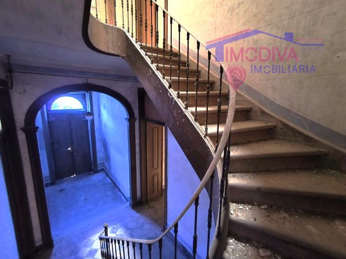 Image No.9-8 Bed Farmhouse for sale