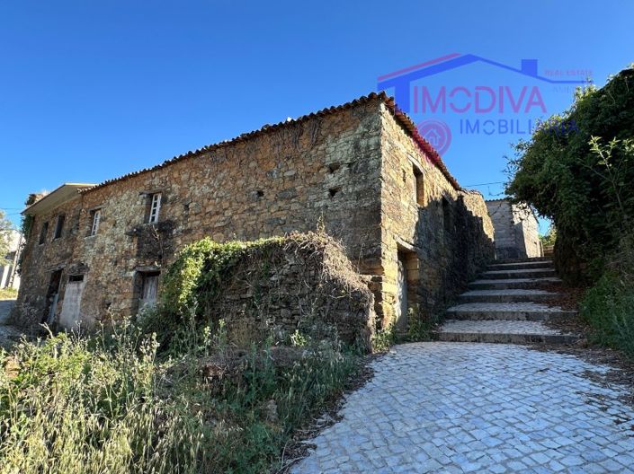 Figueir&#243; dos Vinhos, House