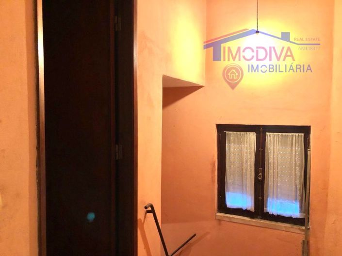 Image No.8-4 Bed House for sale