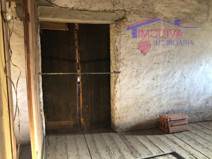 Image No.36-5 Bed House for sale