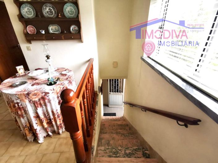 Image No.8-5 Bed House for sale