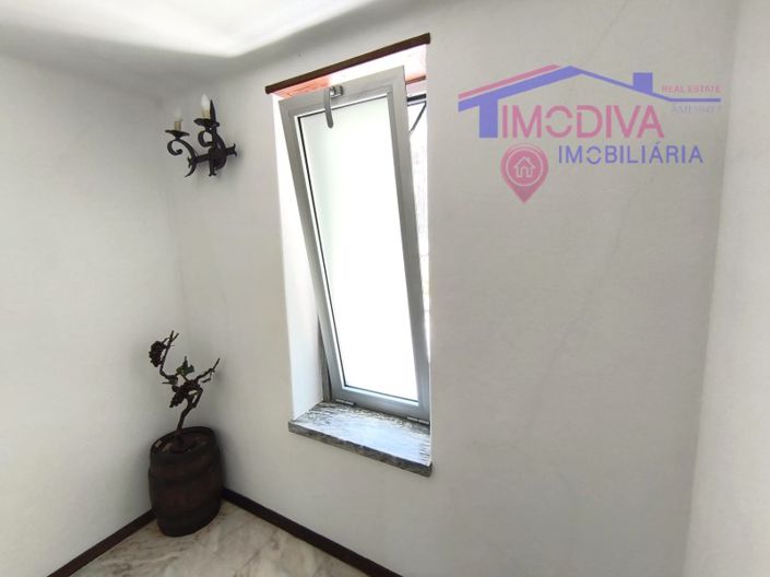 Image No.25-3 Bed House for sale